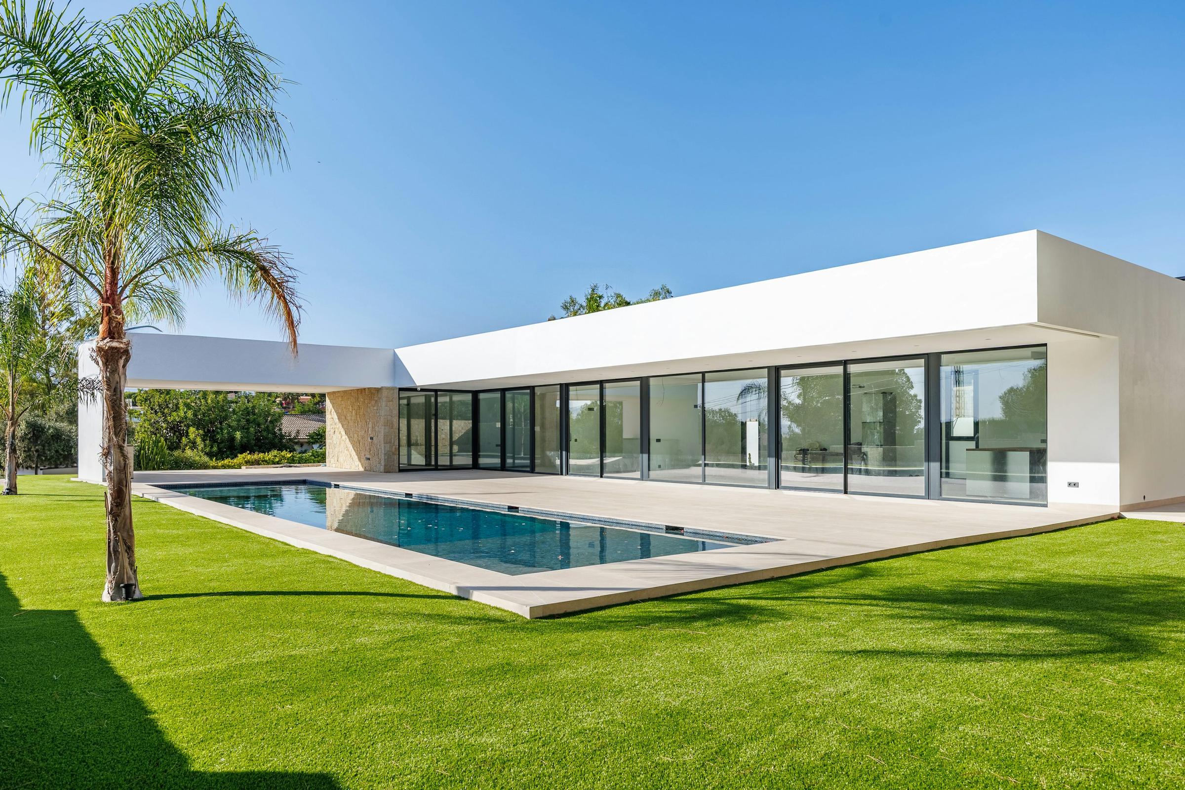 Modern white Spanish villa with pool on the Costa de Azahar