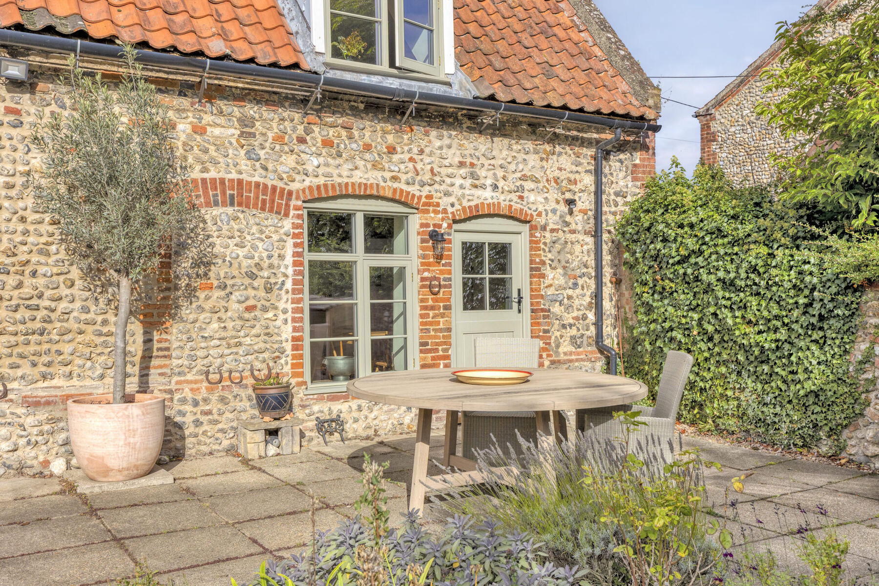 A charming period cottage with courtyard garden